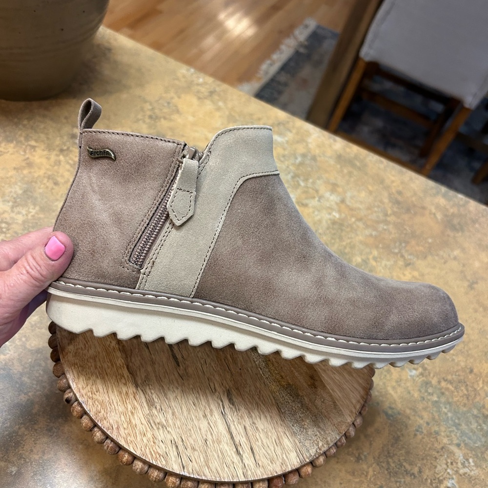 Skechers Arch Fit Mojave-Indefinate Ankle Boots - Picture 9 of 14